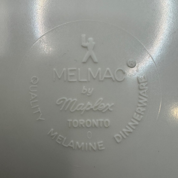Vintage Set of 13 Melmac Melamine Plates and Saucers By Maplex Toronto Canada. - Picture 5 of 8